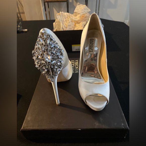 Gorgeous Badgley Mischa embellished Bridal shoes!! - Picture 6 of 7